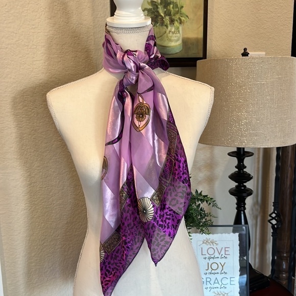 Purple Black Leopard Print Pattern Scarf Gold Tone Chains Sz 36” x 36”  Lavender - Picture 4 of 16